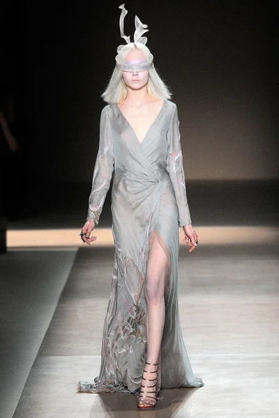 Look 30